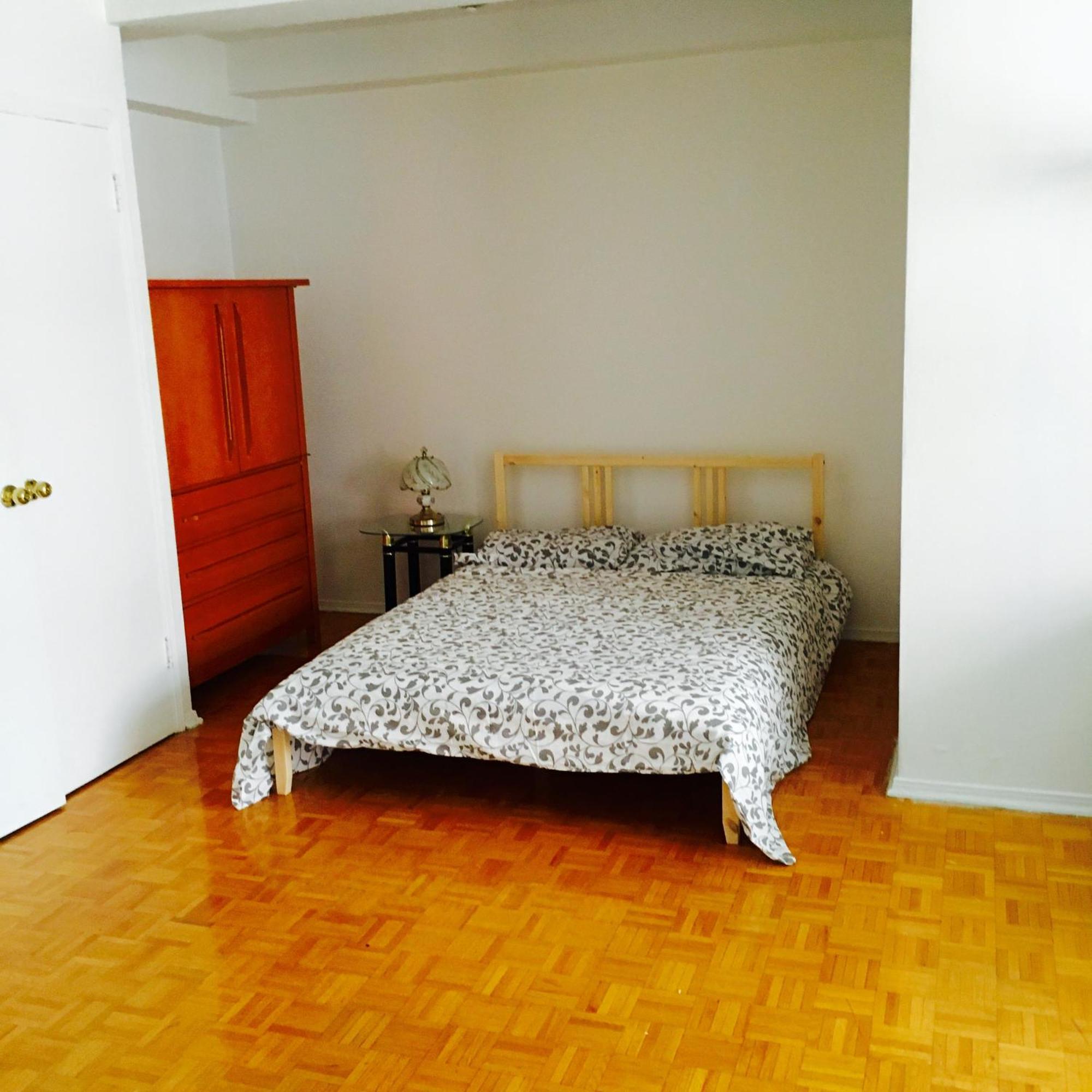 Stylish Comfortable In The Golden Square Mile Apartment *
