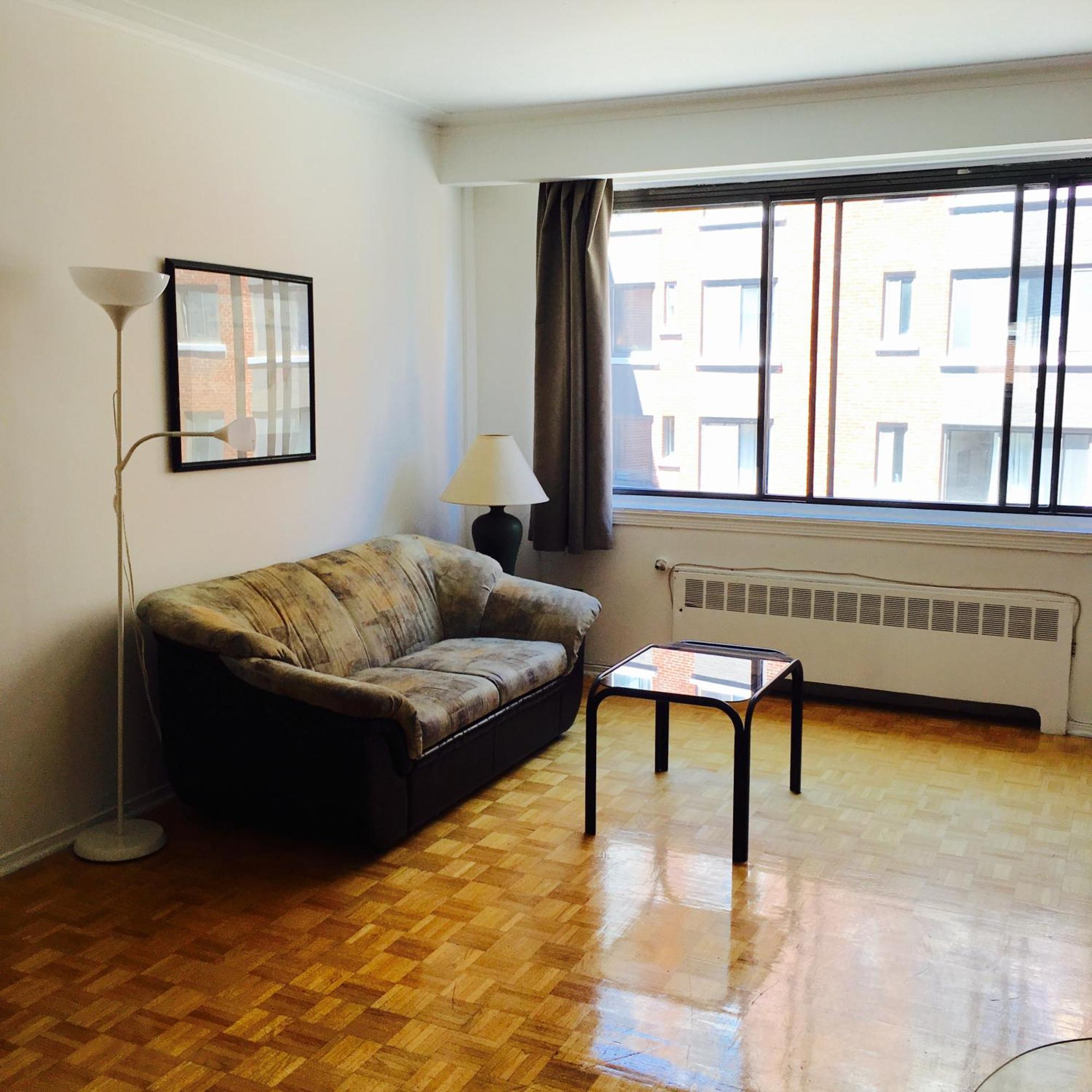 Stylish Comfortable In The Golden Square Mile Montreal