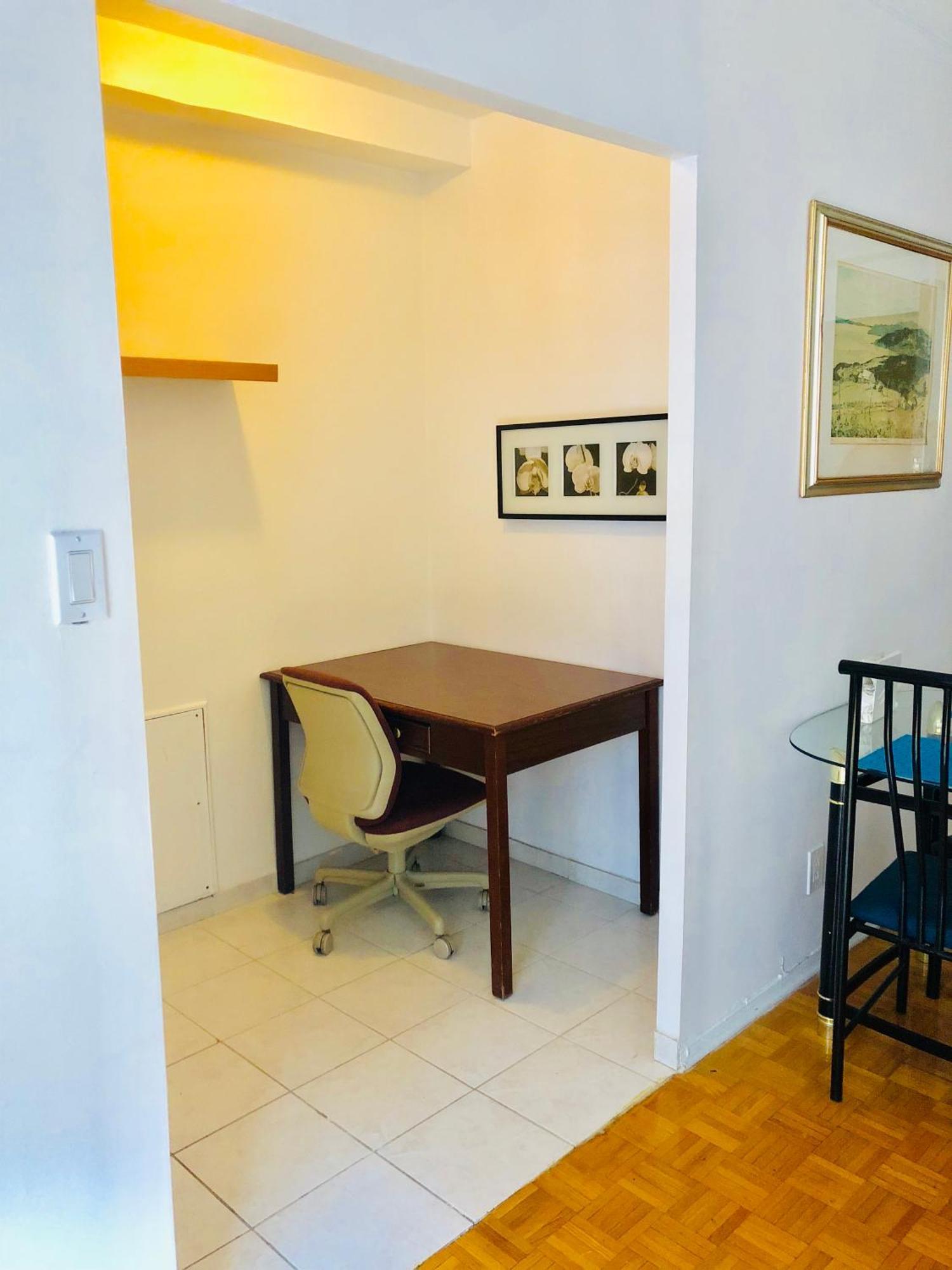 Stylish Comfortable In The Golden Square Mile Apartment
